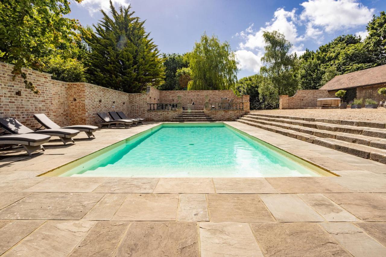 Eastwood Observatory: 12 Bedrooms, Swimming Pool And Tennis Court هايلشام المظهر الخارجي الصورة